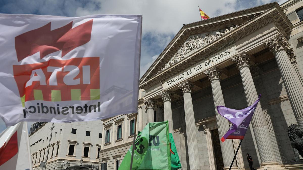 Noticias 60 Trabajadores públicos extremeños se concentrarán este martes en Madrid para reclamar soluciones al abuso de temporalidad