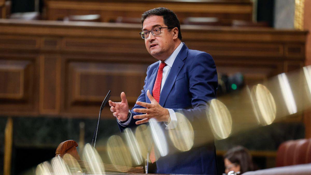 Noticias 44 Óscar López rechaza hacer fijos a los interinos como pide Podemos y defiende el mérito en el acceso a la Función Pública