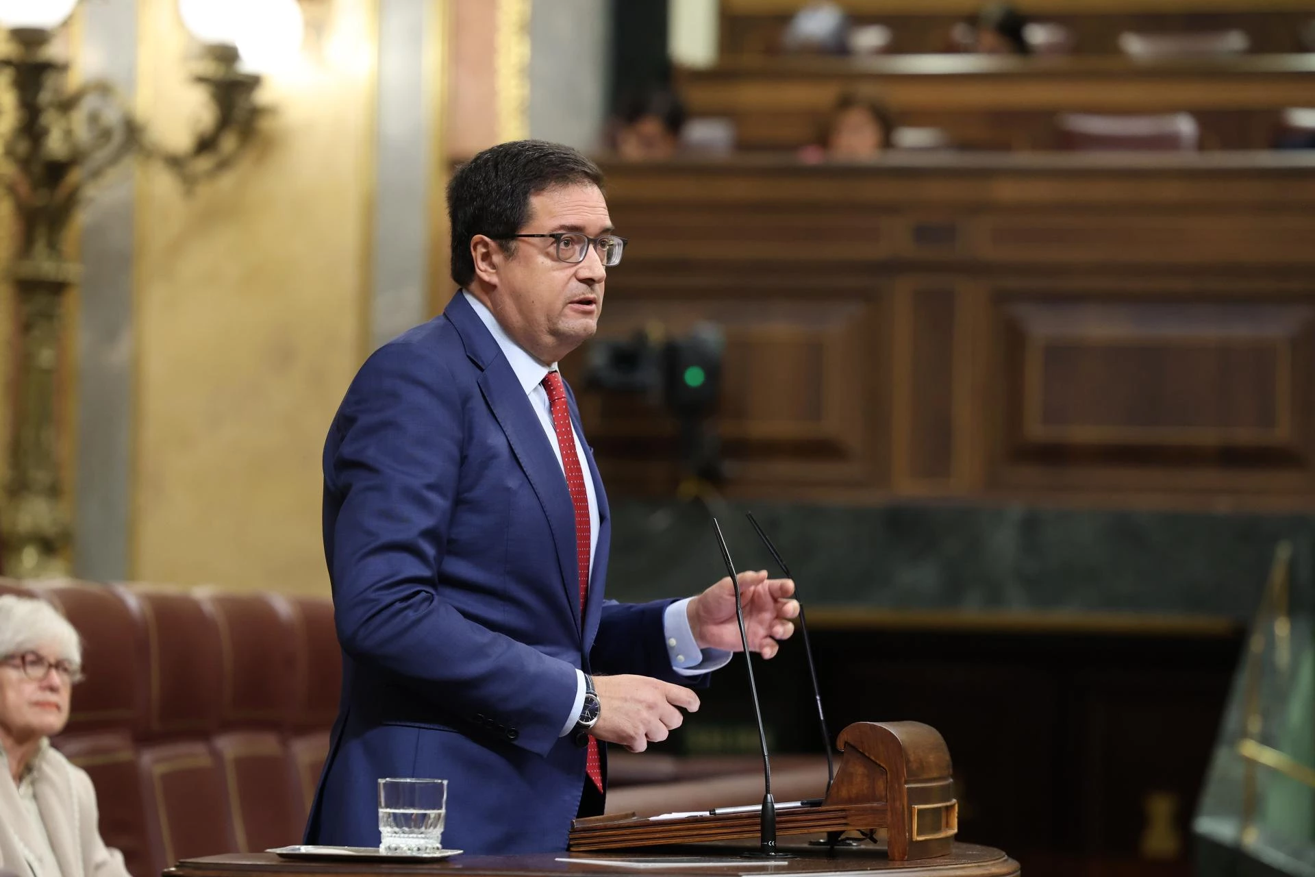 Noticias 16 López rechaza hacer fijos a interinos como pide Podemos, que amenaza con no votar la Ley de Función Pública