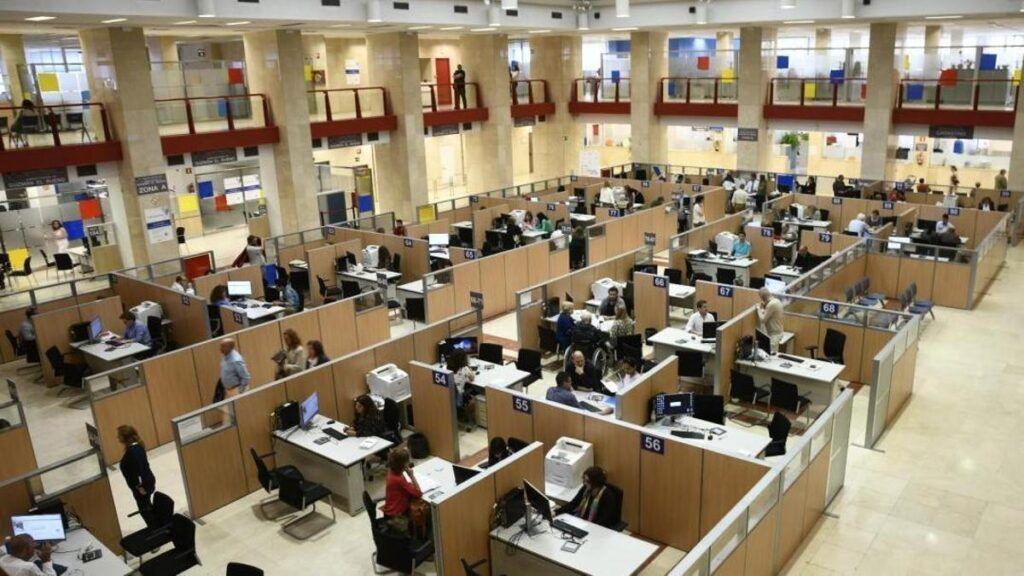 Los interinos se manifiestan este martes en el Congreso para exigir un puesto fijo